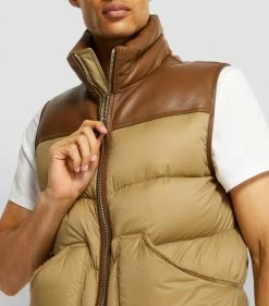 TOM FORD Lightweight Quilted Gilet 272 LT BGE SLD Gilets 11 TOM FORD Lightweight Quilted Gilet 272 LT BGE SLD Gilets -Tom Ford Store tom ford lightweight quilted gilet 17530951 37205602 1000